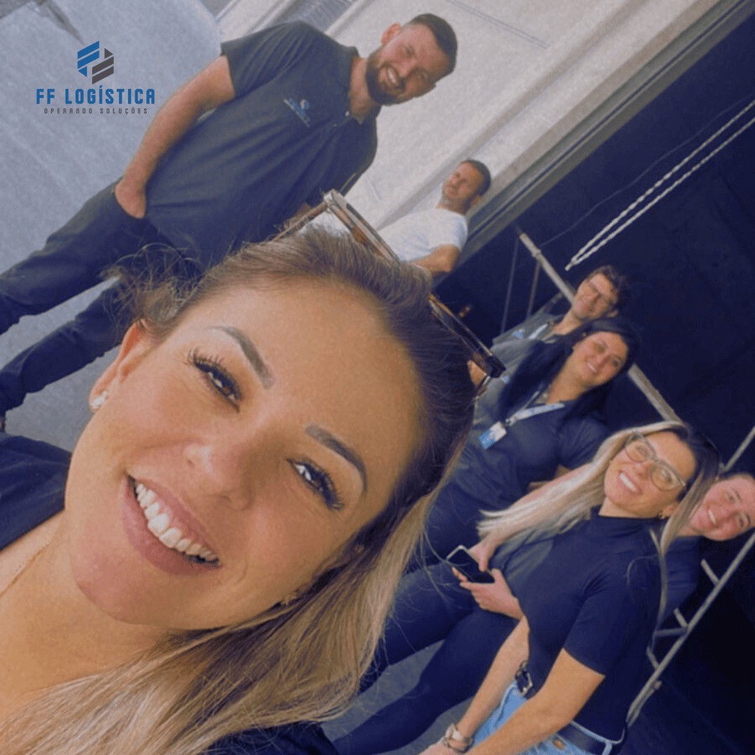 Equipe FF Logística reunida